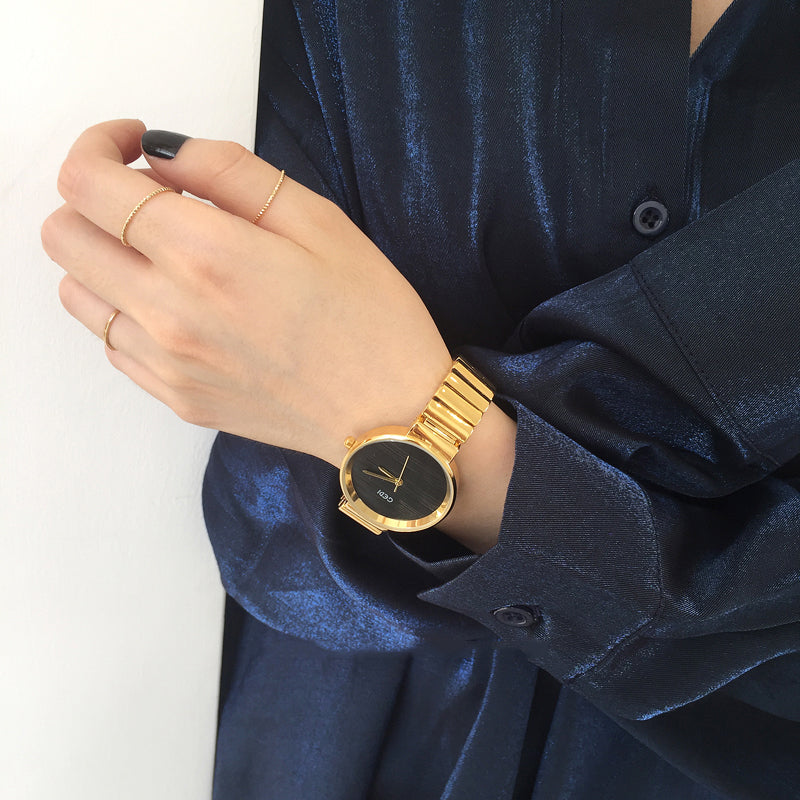 Small Vintage Gold Watch Classic Elegant Wristwatch