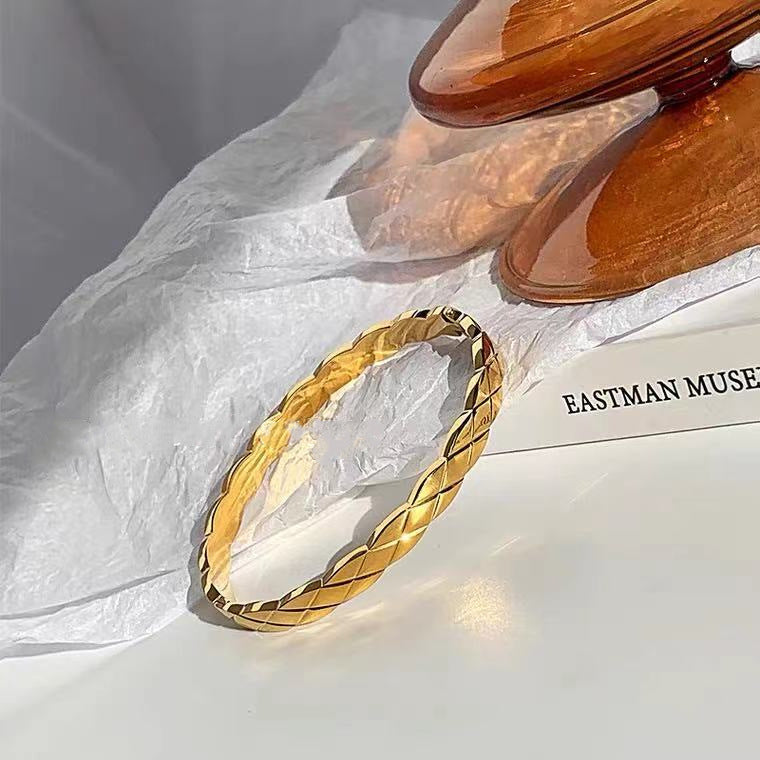 Xiaoxiang Lingge Ring Couple Fashion Gold Yellow Card