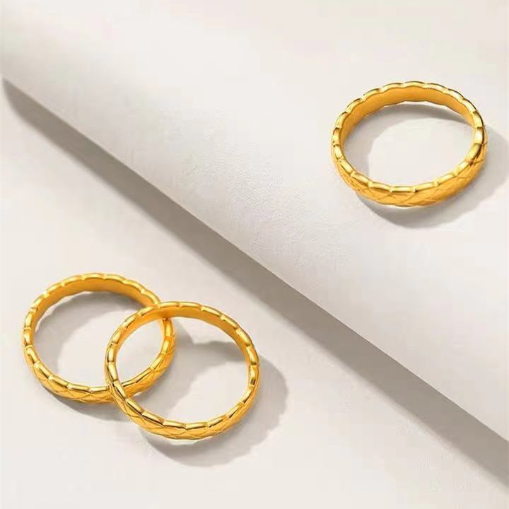 Xiaoxiang Lingge Ring Couple Fashion Gold Yellow Card